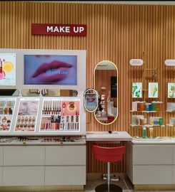 Clarins Boutique & Spa (Mall of the Emirates)